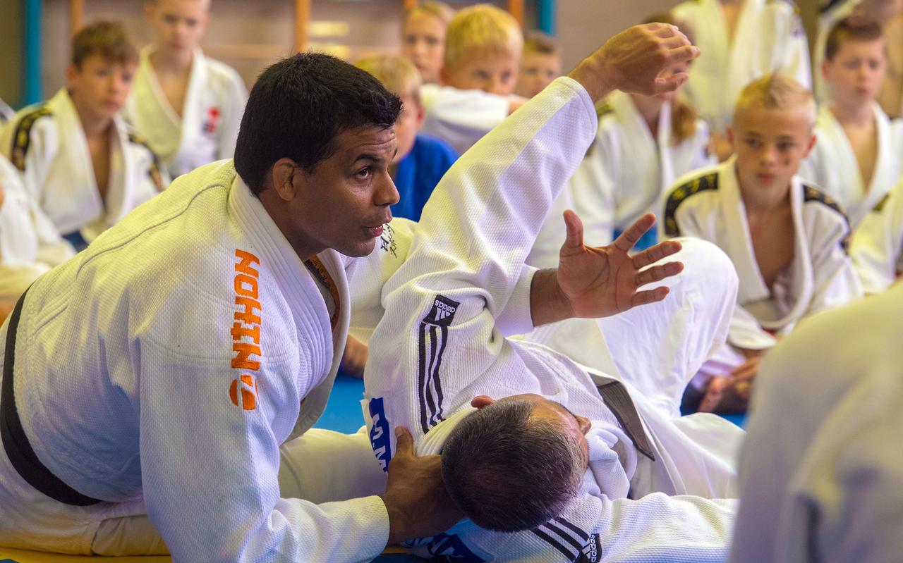 Een training met wereldkampioen judo Luciana Correra, zoals afgelopen zomer in Emmen, zit er de komende weken even niet in. 