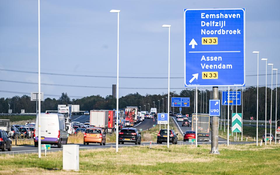 File op A7 bij Zuidbroek na ongeval met meerdere voertuigen.