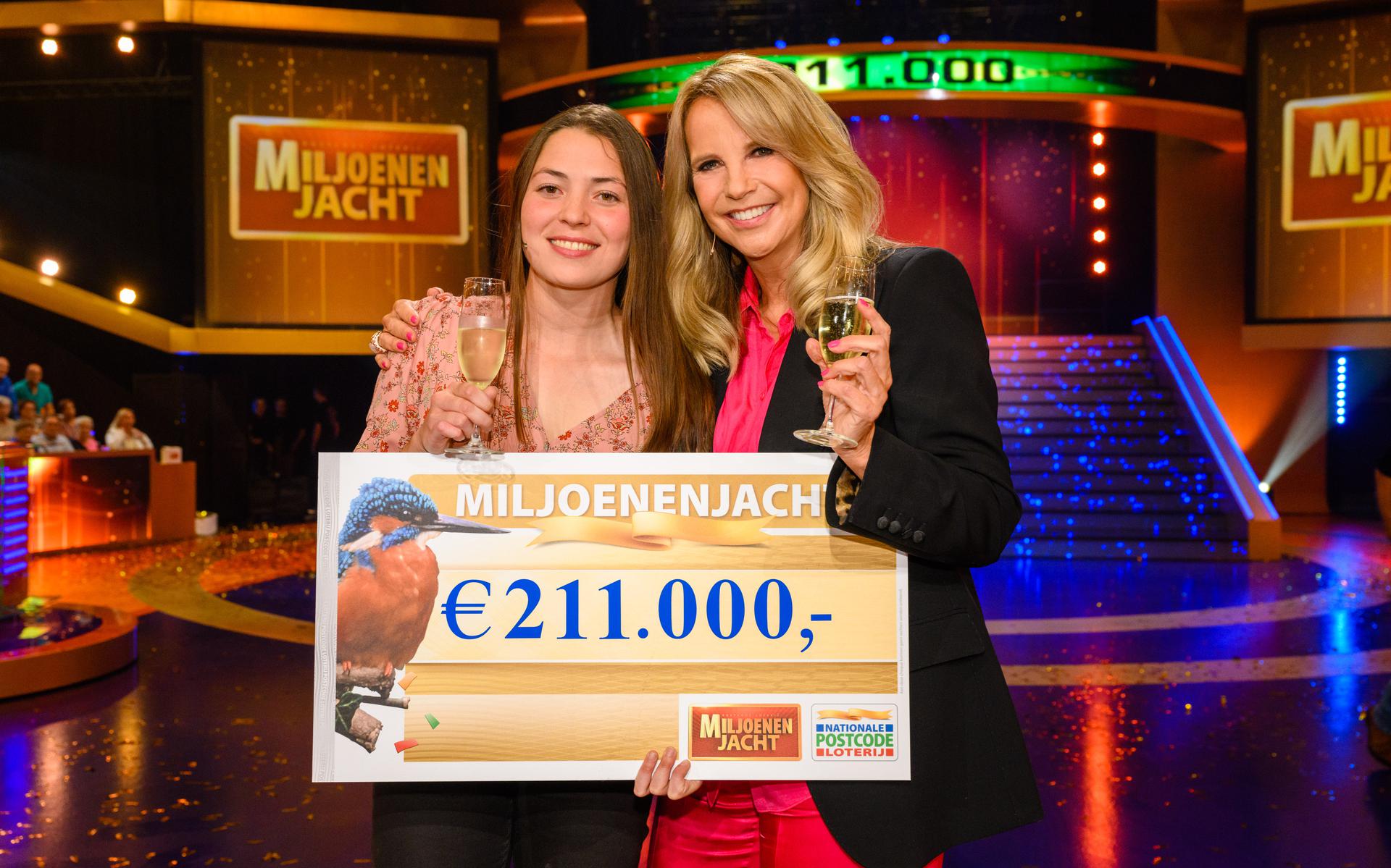 Carmen (25) dari Groningen memenangkan €211.000 di acara TV Miljonenjackt.
