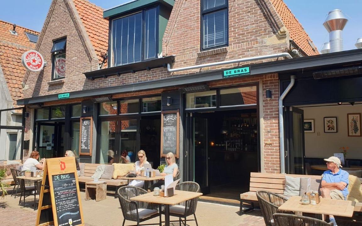 Buiten de Deur: Oosters Schylge op het bord - Dagblad van het Noorden