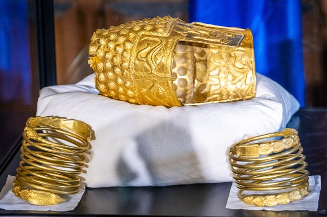 Roemeense minister wil restauratiekosten gouden helm inhouden op verzekeringsbedrag