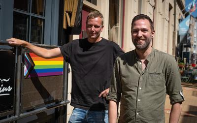 Organisatoren Pascal Rakers (l) en Peter Westra organiseren de eerste Pride in Groningen.