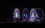 De vier spectaculair verlichte reuzenraderen van fabrikant Lamberink waren in de avond tot kilometers in de omtrek te zien.