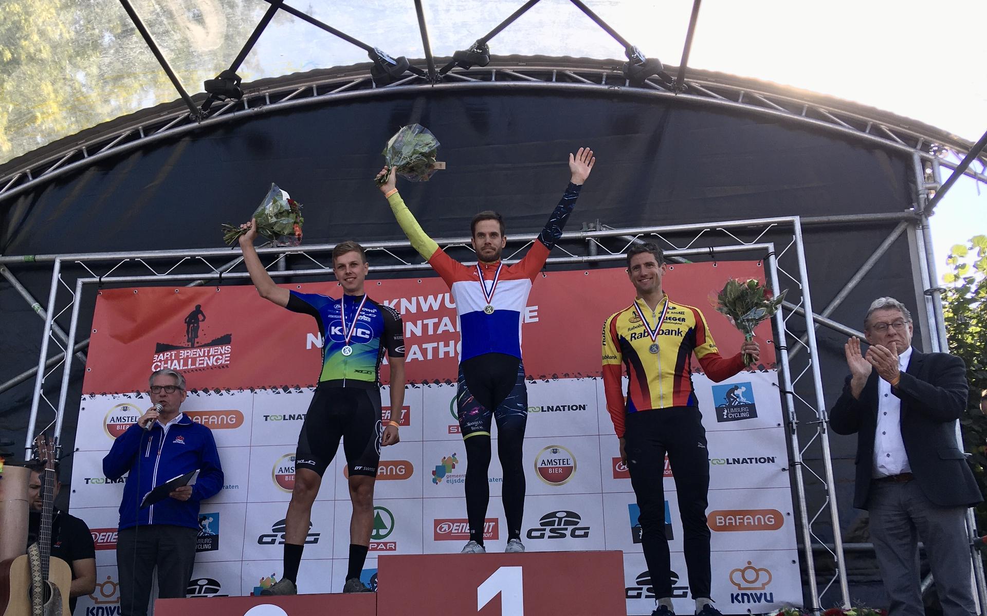 Tim Smeenge werd zondag tweede bij het NK mountainbike marathon.