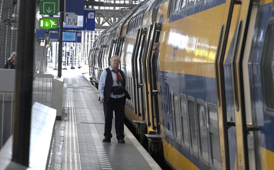 Het loon van een conducteur van de NS kan groeien naar bovenmodaal, met aantrekkelijke arbeidsvoorwaarden. 