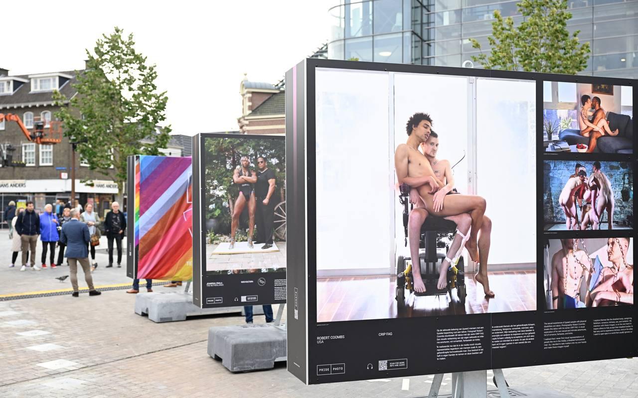 De reizende tentoonstelling van Pride Photo op het Asser Koopmanplein.