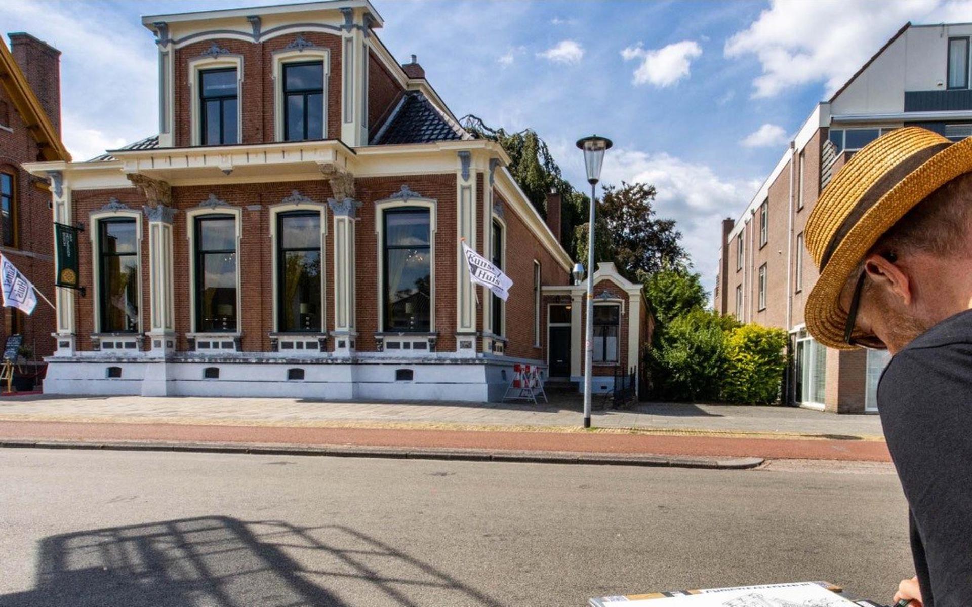 Kunst in Huis is gevestigd aan het Beneden Oosterdiep 63 in Veendam.