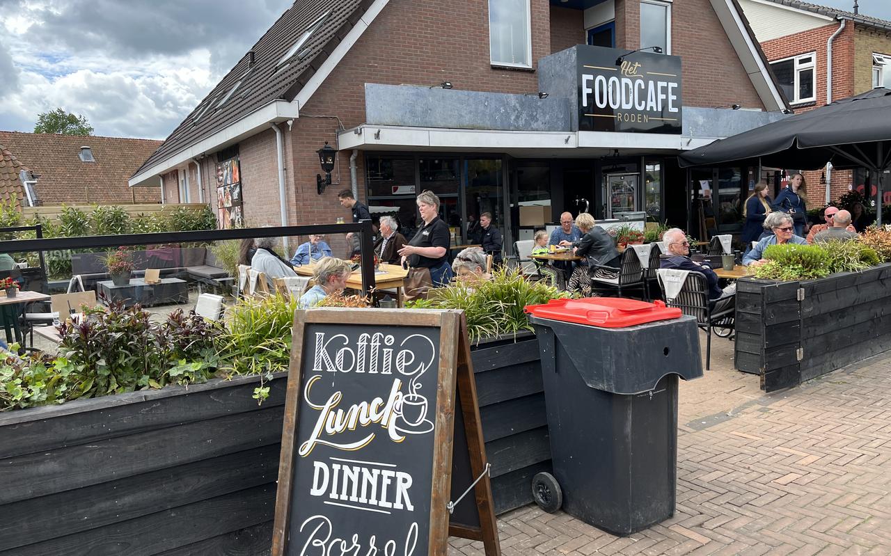 Foodcafé Burgers Enzo in Roden, met op de gevel een andere naam dan online. Foodcafé Burgers Enzo in Roden, met op de gevel een andere naam dan online.