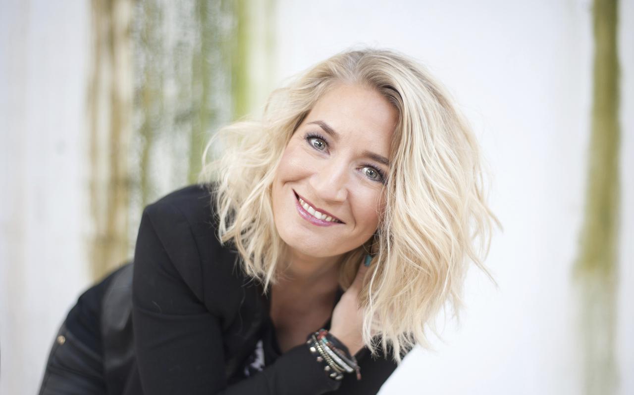De in Uithuizen opgegroeide zangeres en theatermaakster Janneke Jager probeert haar lied 'Groningen' in de Top 2000 te krijgen. 