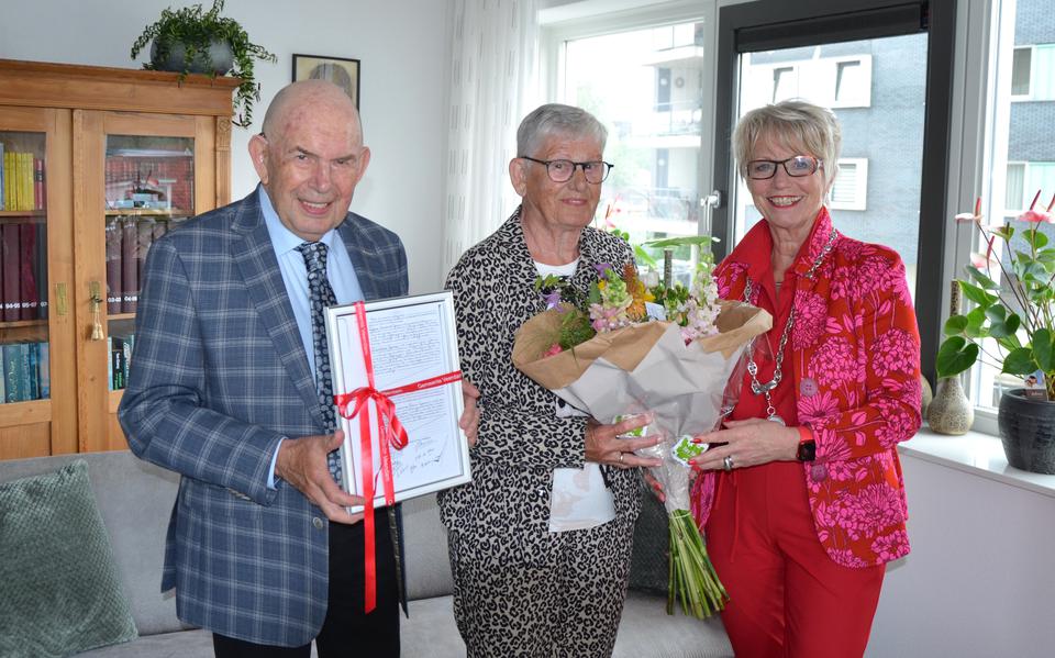 Henk en Jannie Potze uit Veendam zijn 60 jaar getrouwd. 