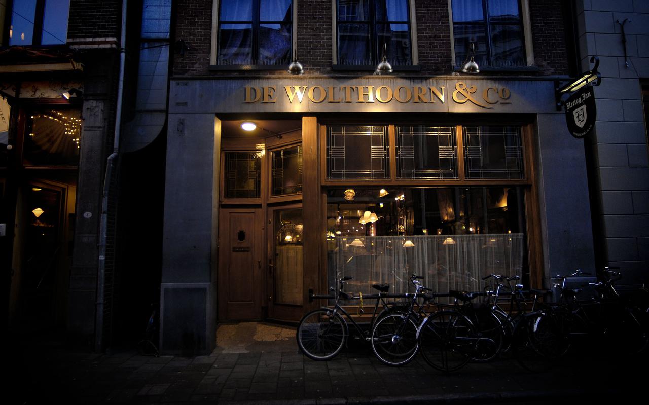 In café Wolthoorn & Co blijft het licht de komende weken uit.