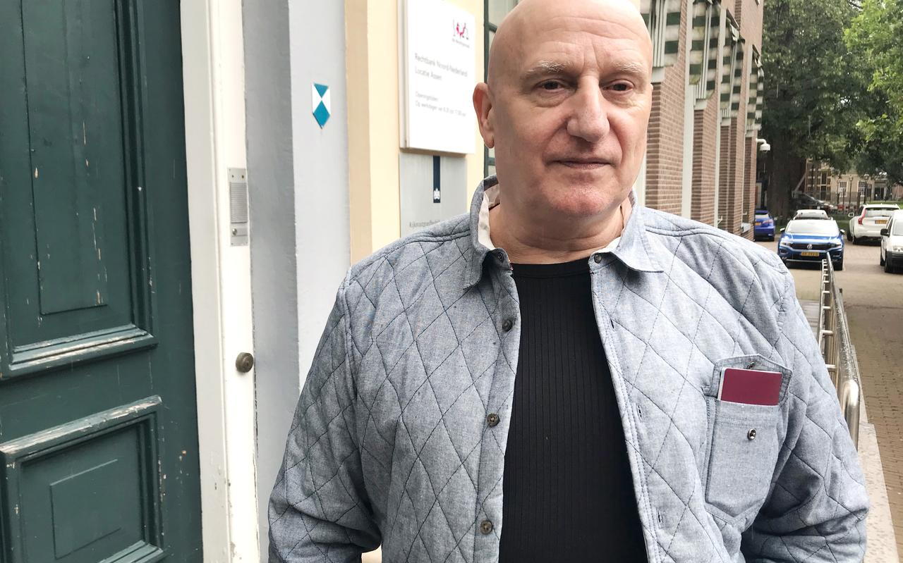 Joop Aukes moet de deuren van zijn sportcentrum sluiten. Joop Aukes moet de deuren van zijn sportcentrum sluiten.