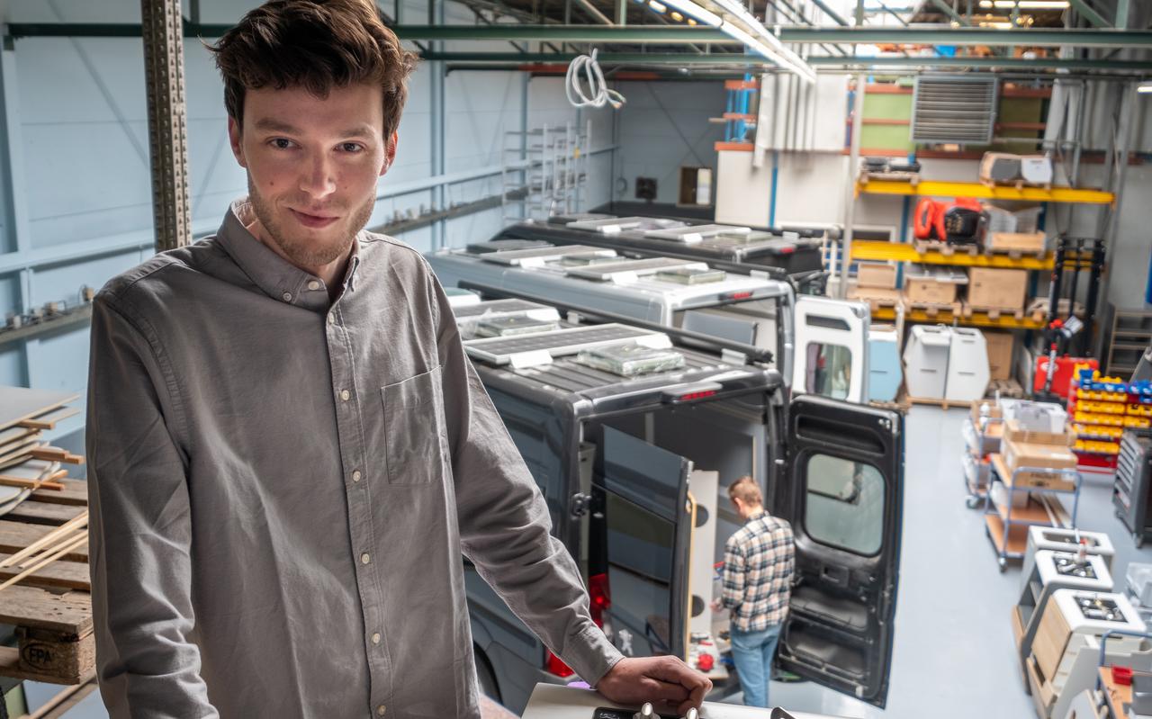 De 23-jarige Jorn Hofman heeft een eigen bedrijf. Van Jorn bouwt modulaire campers en dat gaat best wel lekker.