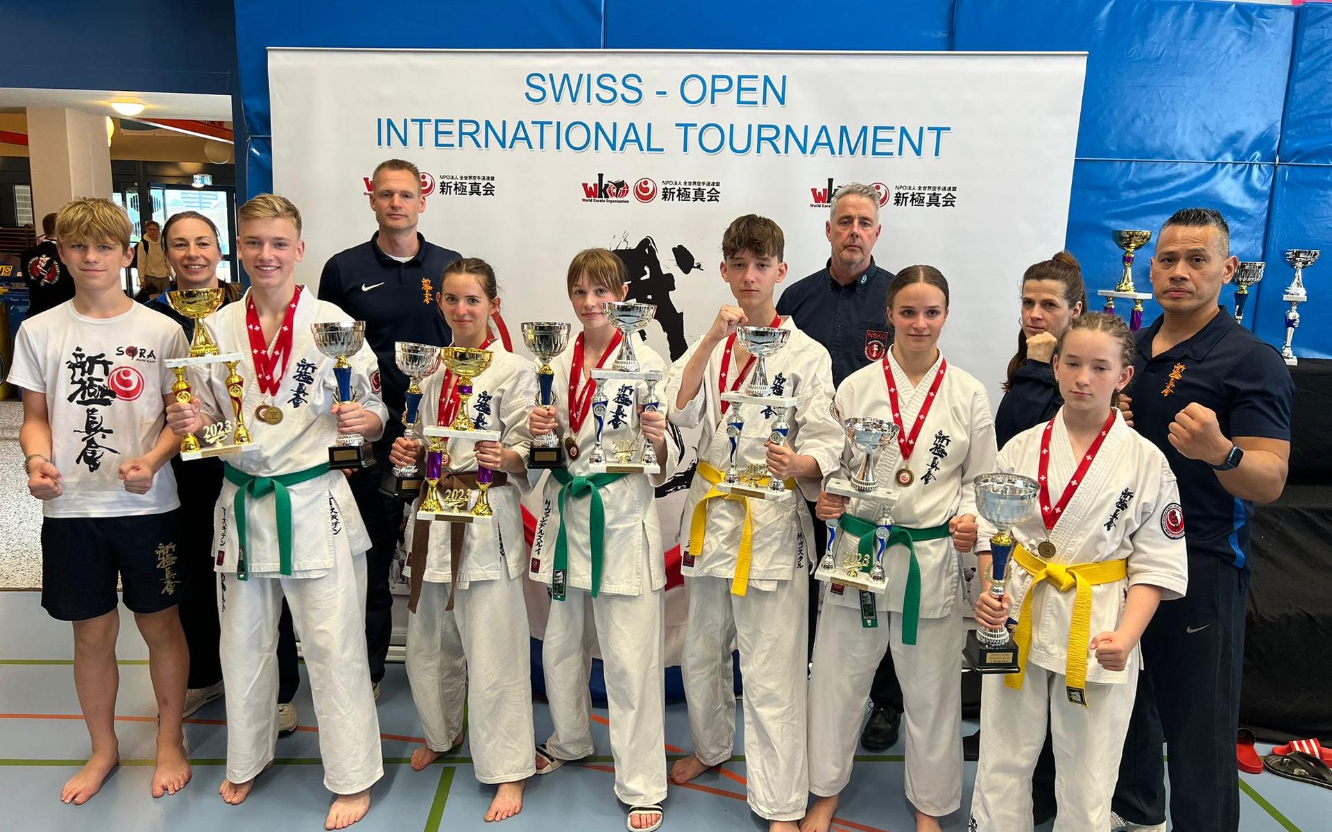 De succesvolle deelnemers van karateclub Kyôchô. Eigen foto