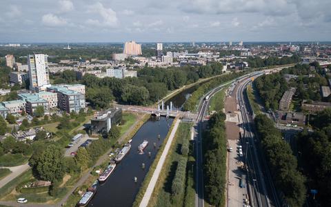 Weggebruikers hebben momenteel op de A28 richting Groningen één en richting Assen twee rijstroken tot hun beschikking. Daarvan loopt er een onder het viaduct bij de Van Ketwich Verschuurbrug langs, over de afrit en oprit. 