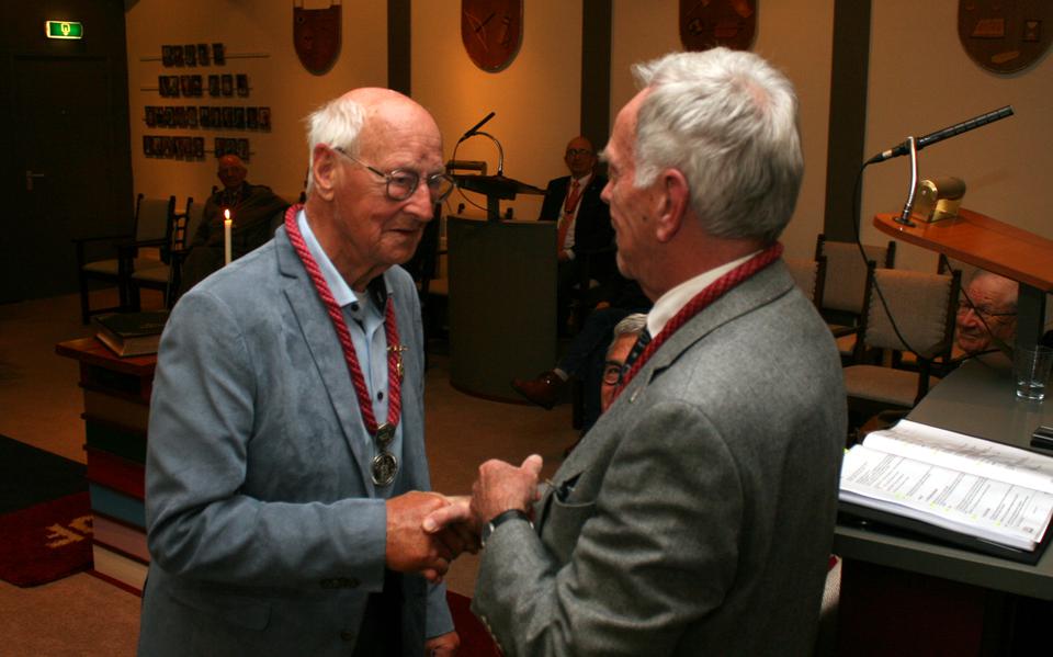 Gastman (links) werd op 28 mei 1963 lid van Odd Fellows.
