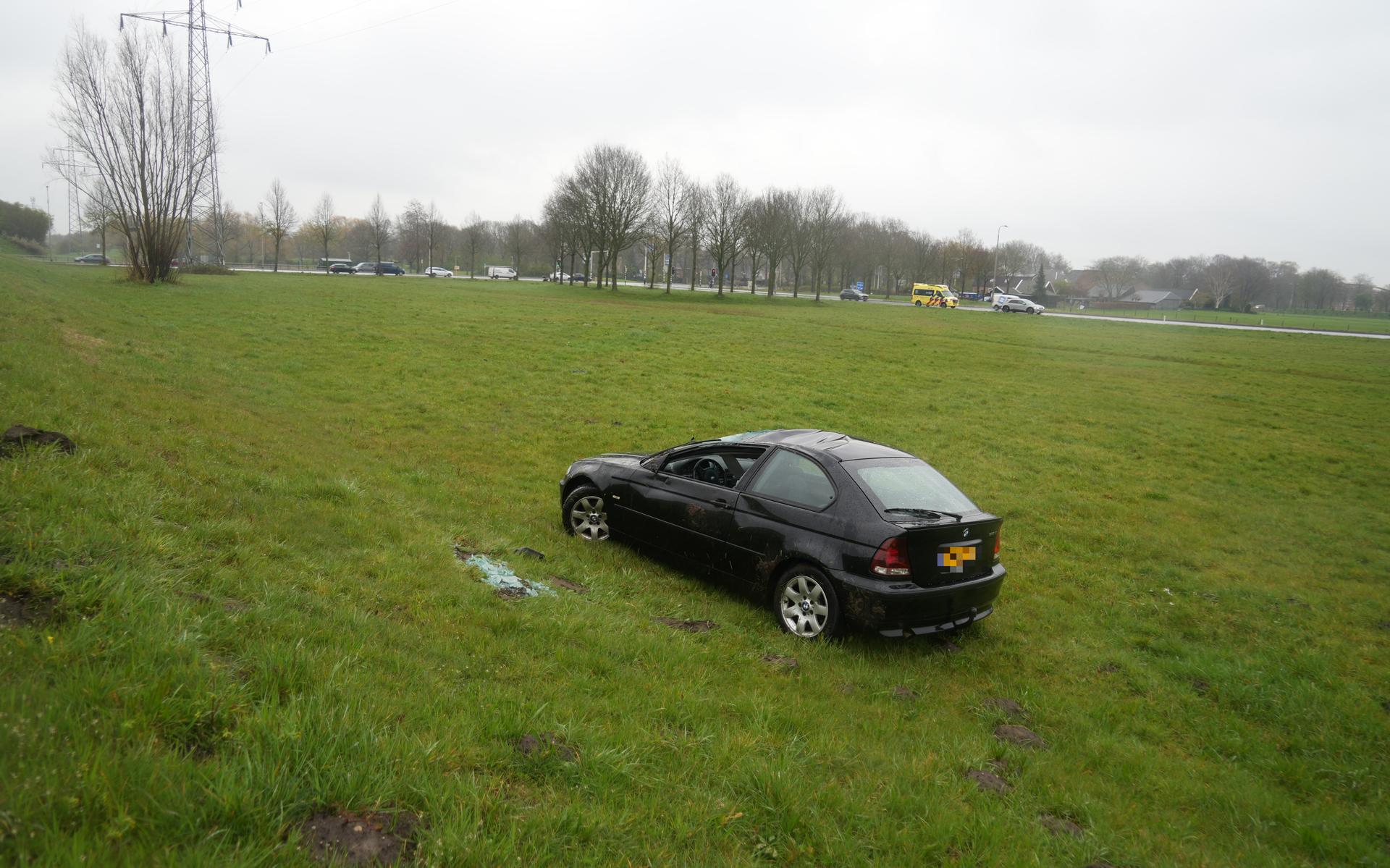 Auto van de weg bij Meppel.