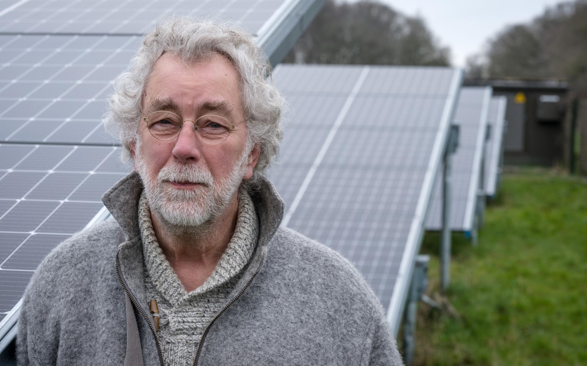 Frits Sibers, bestuurslid van de Energiecoöperatie Zonneweide Glimmen.