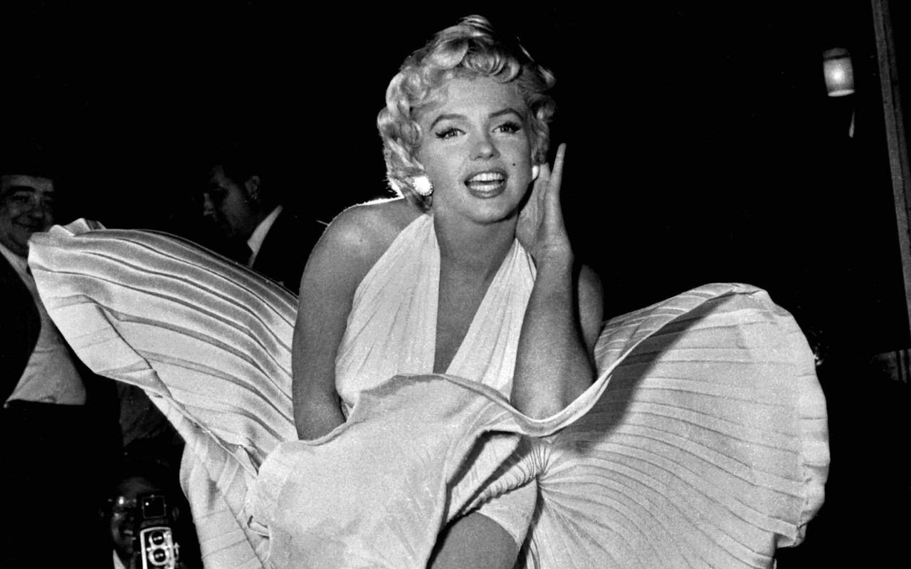Een van de vele versies van de beroemde foto van Marilyn Monroe met opwaaiende zomerjurk. 