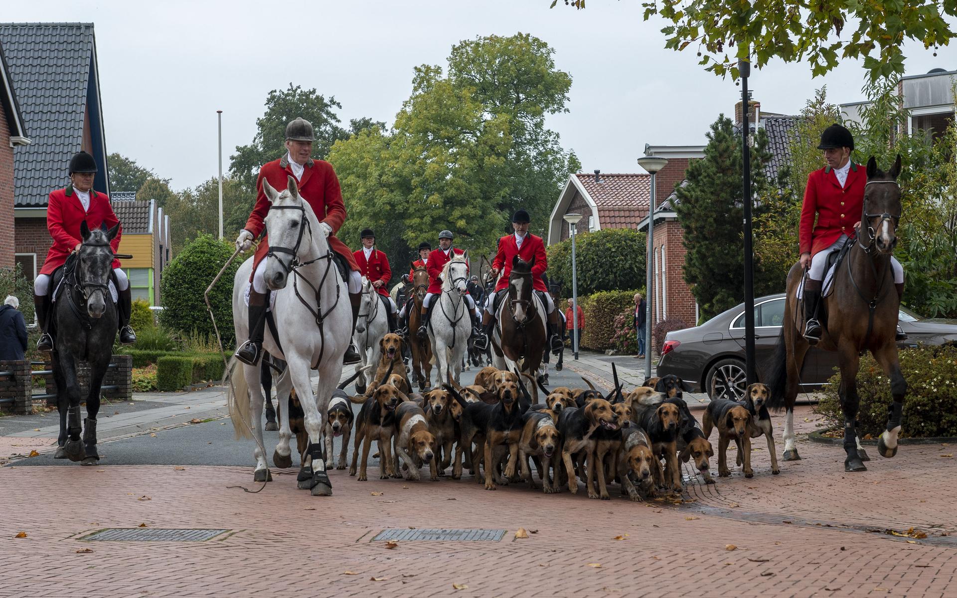 Ouderwetse slipjacht in Uithuizermeeden biedt prachtig schouwspel