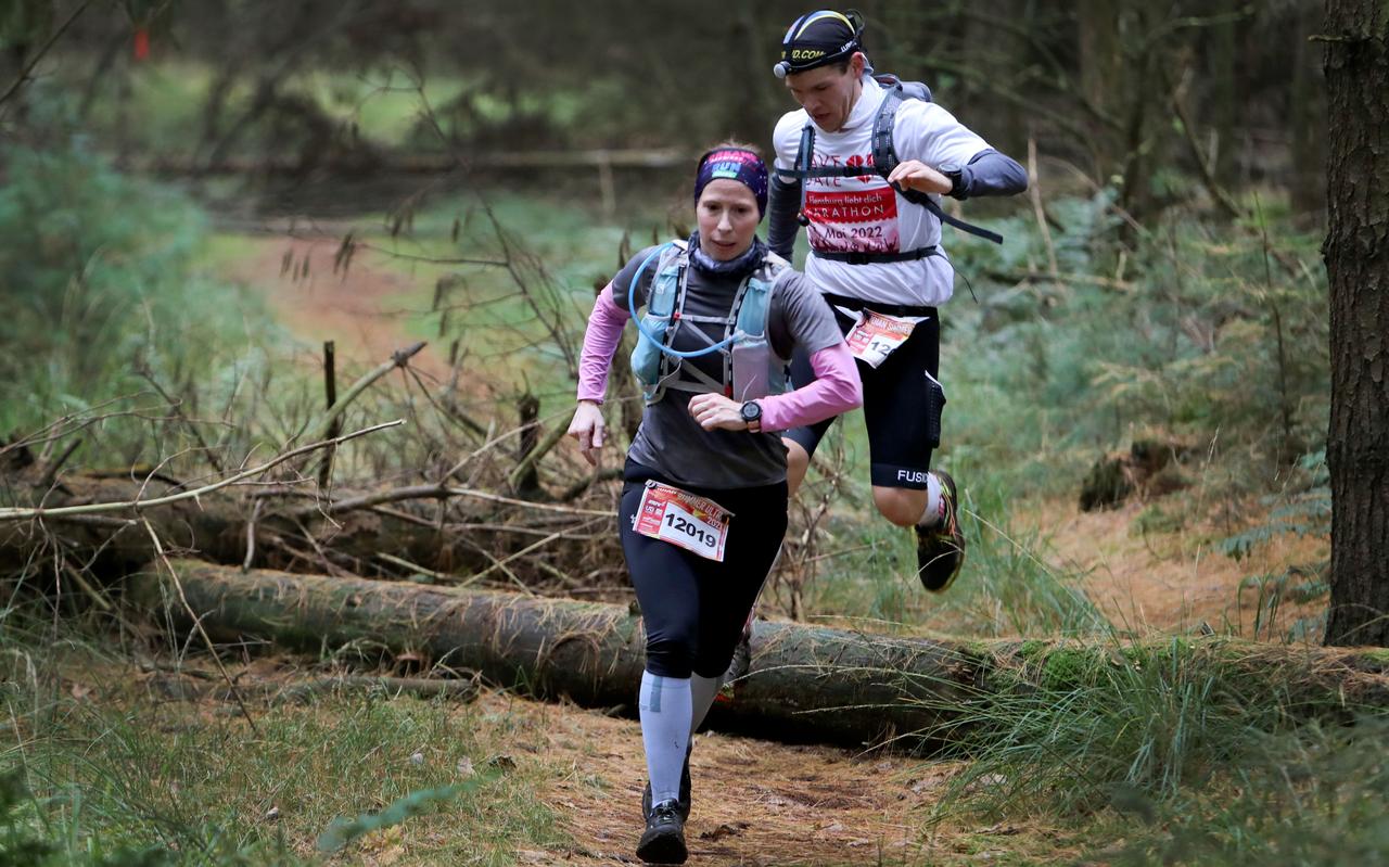 De Indian Summer Ultra gaat voor 95% over onverhard terrein en dan kom je ook obstakels tegen. De Indian Summer Ultra gaat voor 95% over onverhard terrein en dan kom je ook obstakels tegen.