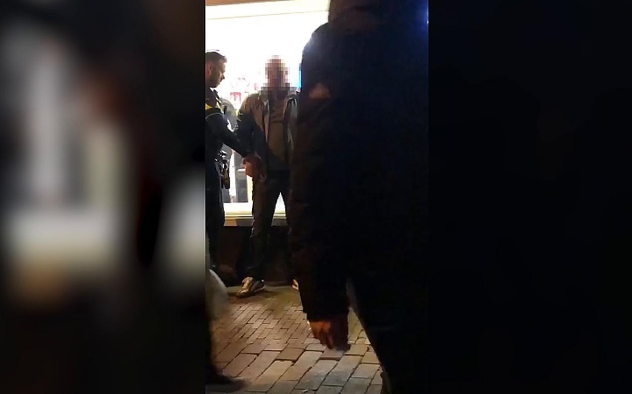 Videostill van de aanhouding van Alex Soze, tijdens het uitgaan in Groningen.