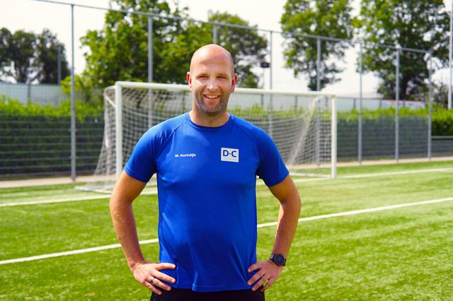 Michel (37) uit Schoonebeek laat een grillig voetbaljaar achter zich. ‘Een leven zonder voetbal, dat