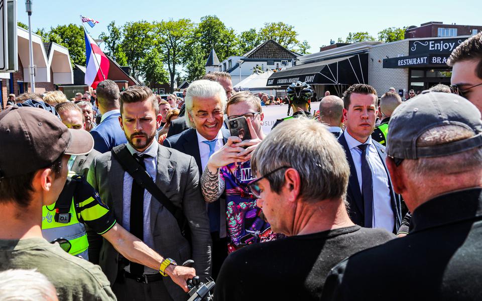 Geert Wilders bezoekt Ter Apel. 