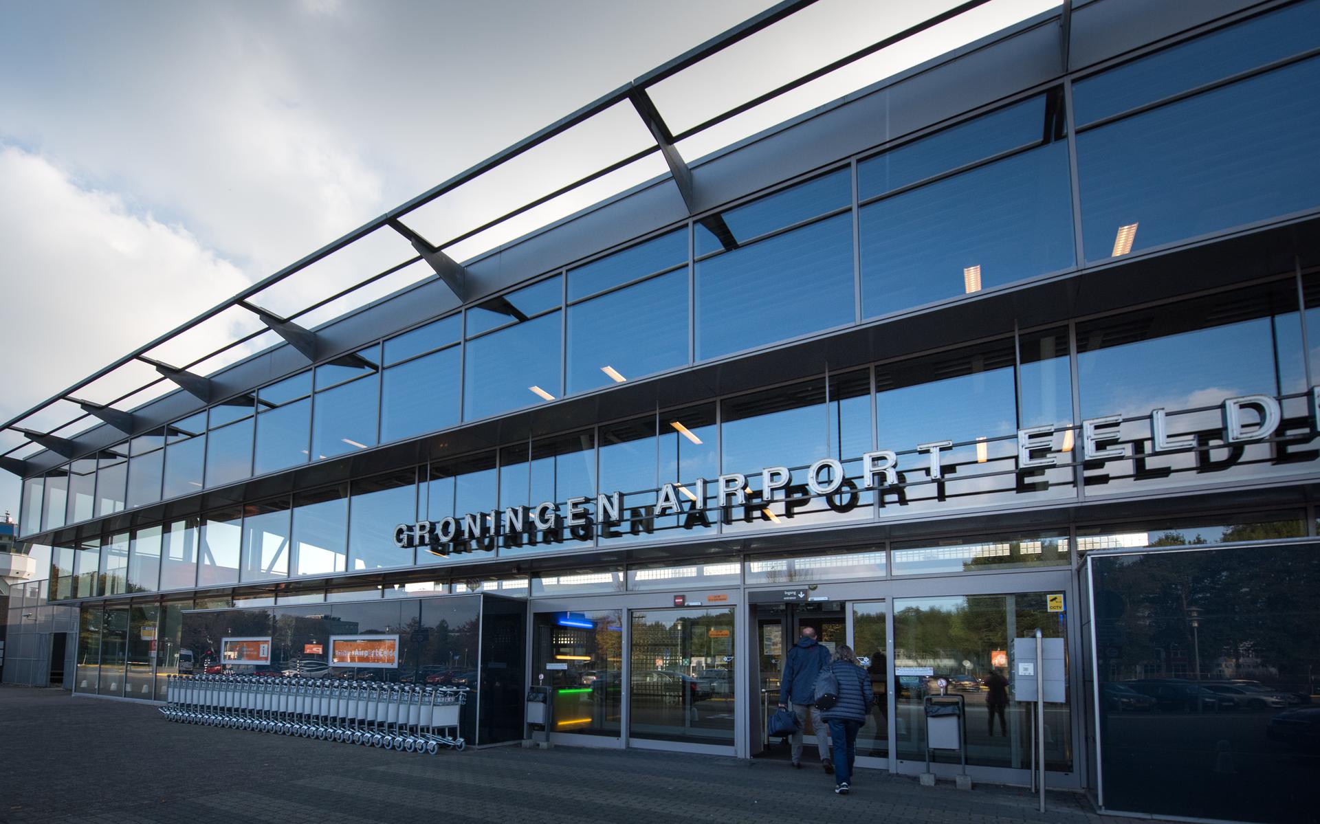 Gedeputeerde Nelleke Vedelaar wil voor komende zomer een realistisch toekomstscenario voor de noordelijke luchthaven.