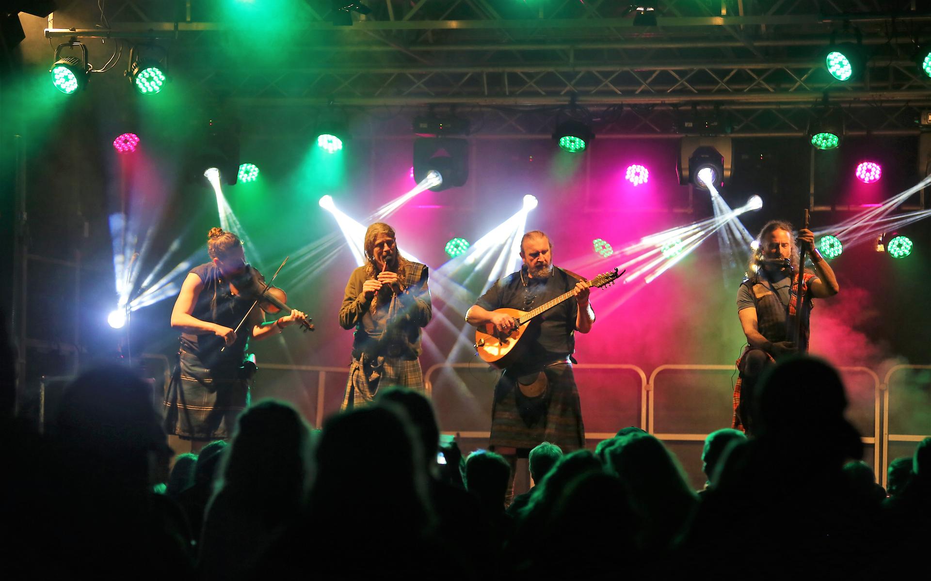 Folkband Rapalje sloot Bevrijdingsfestival Oldambt 2023 af.