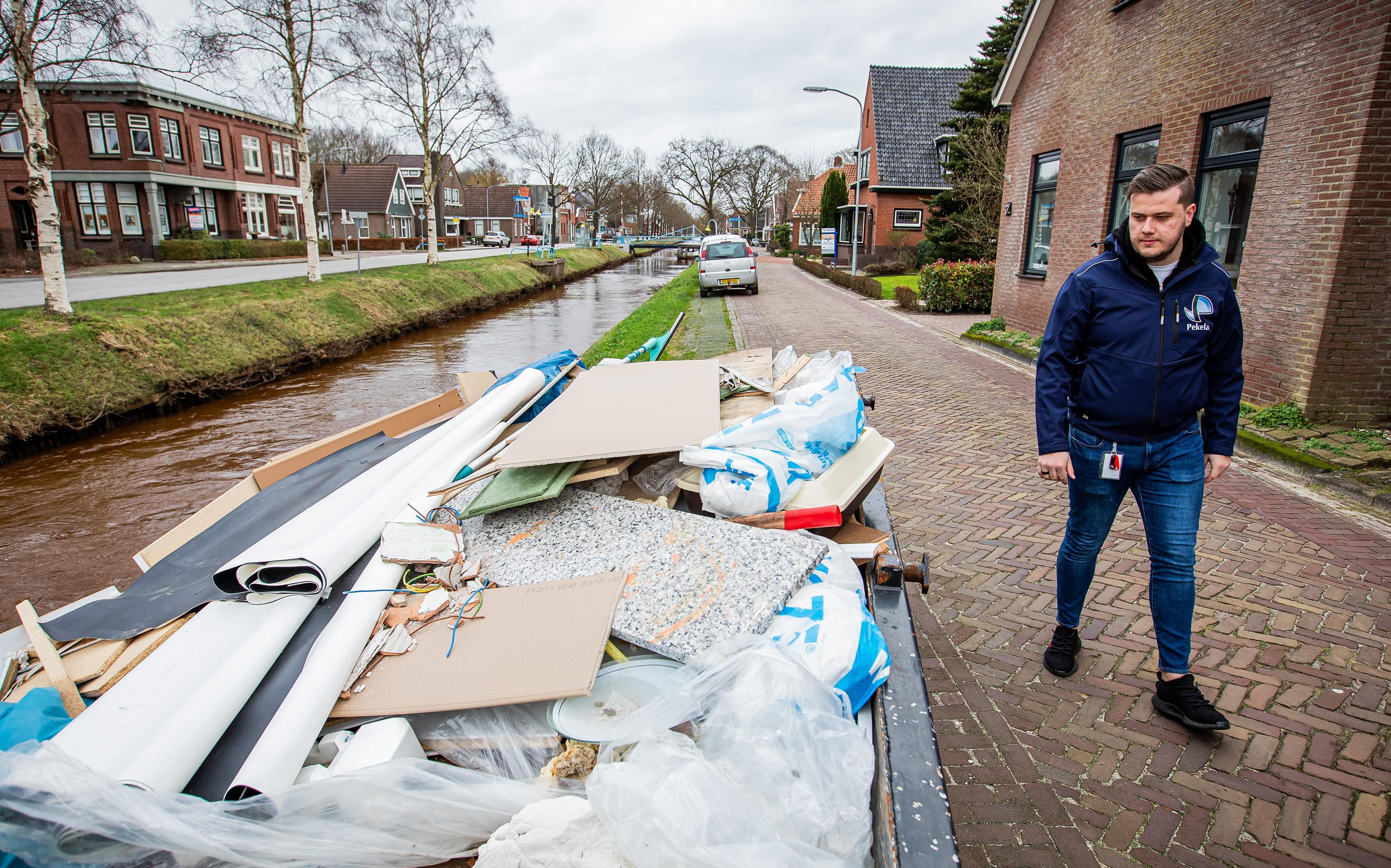 Zo bereiden handhaver Brend en bushokjesbeheerder Harry zich voor op de