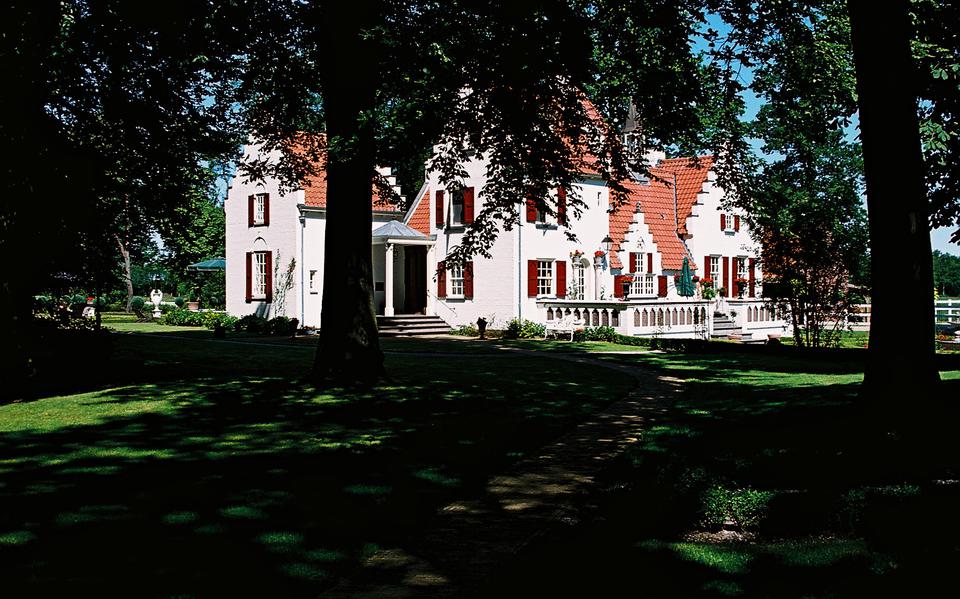 Het door Louis Albert Roessingh ontworpen landhuis De Zandhof in Elp heet tegenwoordig Steinborg.