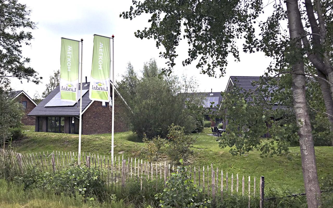 Schoonmakers van Aelderholt in Aalden (foto) en Hof van Saksen Nooitgedacht krijgen een hogere reiskostenvergoeding. Schoonmakers van Aelderholt in Aalden (foto) en Hof van Saksen Nooitgedacht krijgen een hogere reiskostenvergoeding.