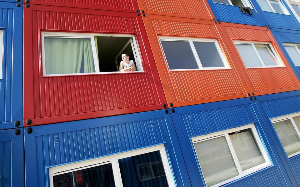 Containerwoningen voor studenten. Huisvesting voor studerenden is een groot probleem in Nederland.