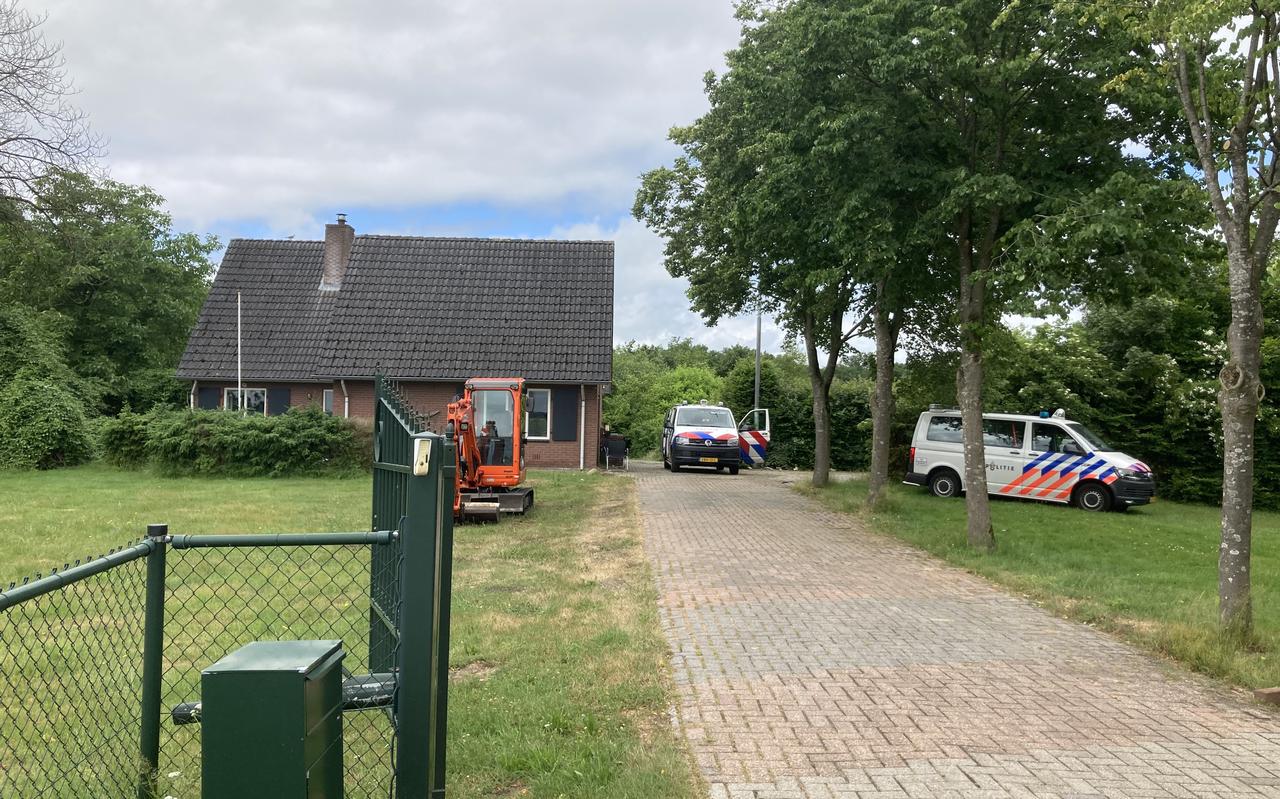 In juni vorig jaar ontdekte de politie een hennepkwekerij onder een vijver aan de Schietbaanweg in Emmen. Er werden ruim 770 hennepplanten ruim 63 kilo losse hennep en zo’n 1800 stekjes gevonden.