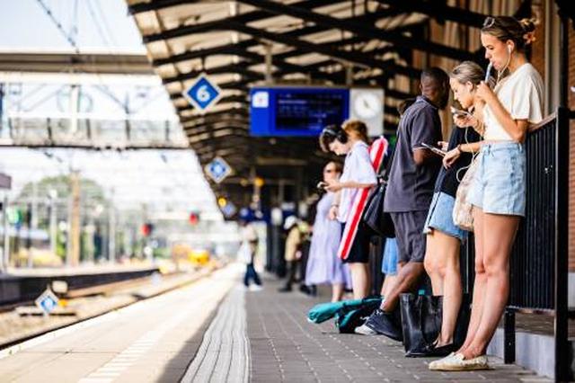 LIVE | NS verwacht dat problemen op het spoor tot dinsdag aanhouden. Driebondsbrug in Groningen weer