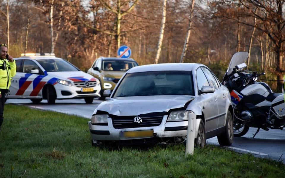 Veel schade bij ongeluk met vier voertuigen op rotonde in Opende. Inzittenden komen met schrik vrij. Veel schade bij ongeluk met vier voertuigen op rotonde in Opende. Inzittenden komen met schrik vrij.