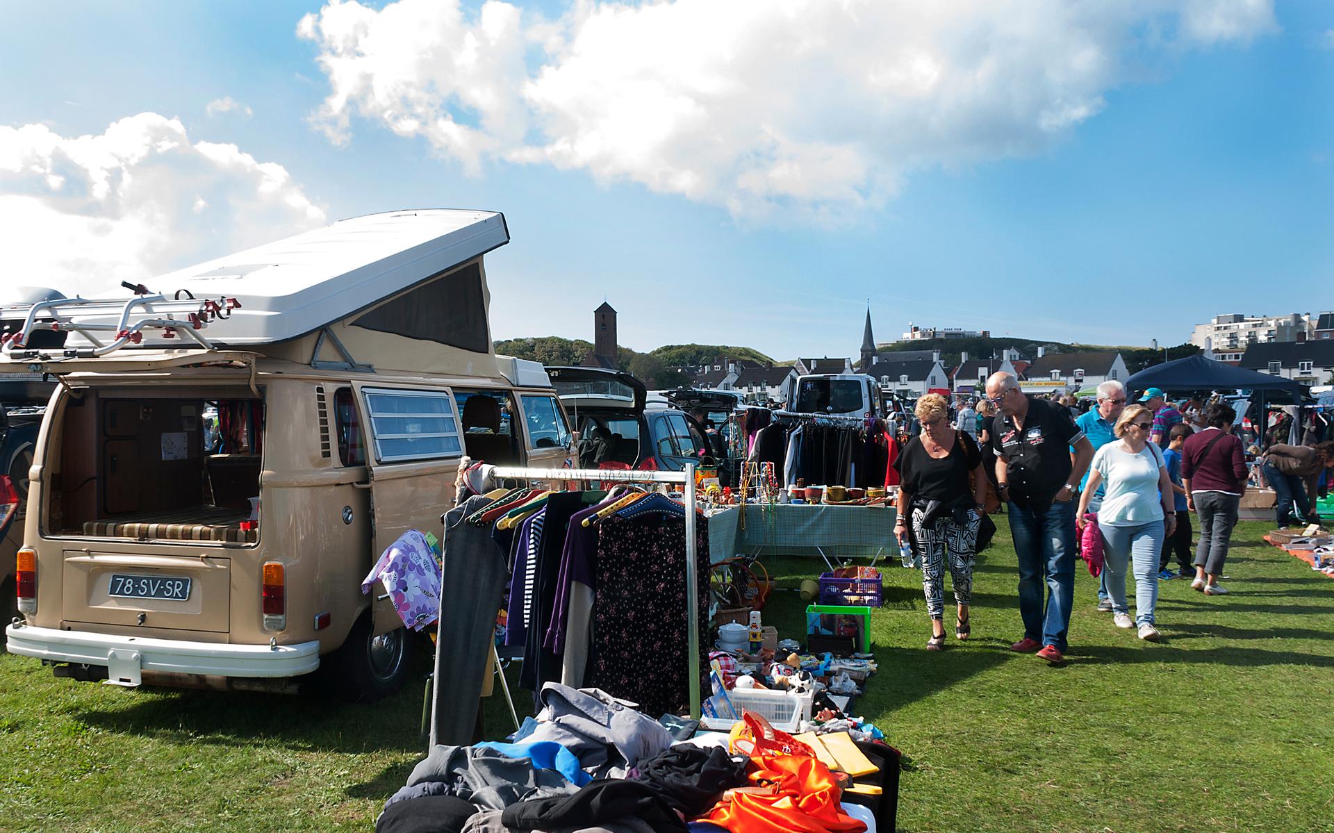 Kofferbakmarkt in Wijk aan Zee.