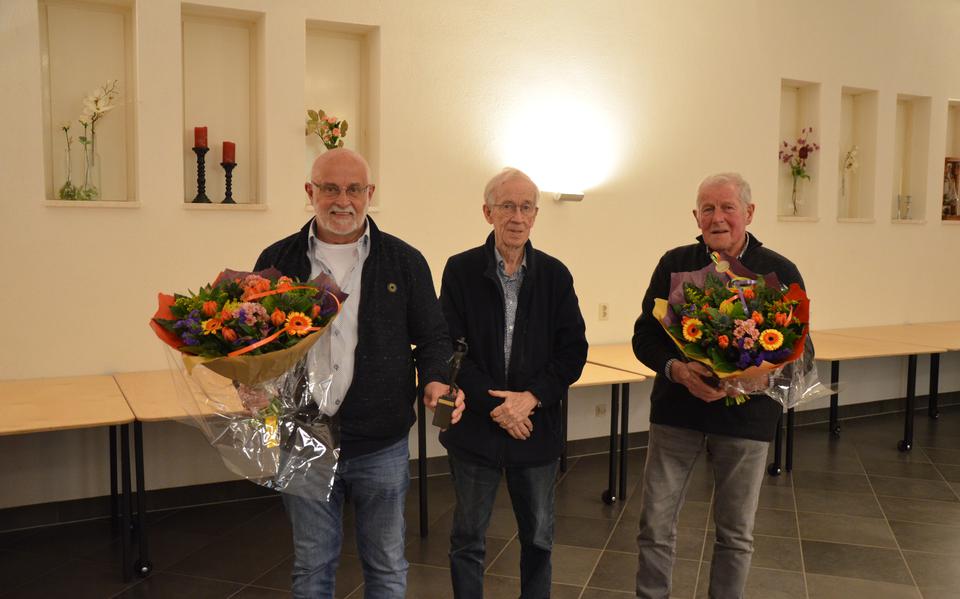 Menso Kruize, voorzitter Jan van der Heide en Egbert Oldegarm.