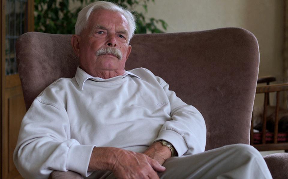 Dr. Jan J. Boer werd bekend van zijn gedichten en verhalen in de Groningse taal. 