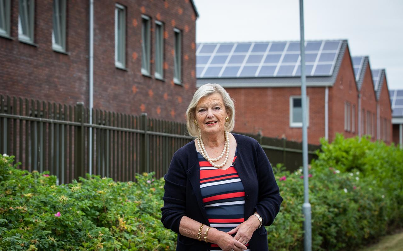 Staatssecretaris Ankie Broekers-Knol wil onder meer met een betere toegang tot reguliere zorg voor asielzoekers de veiligheid n azc's verbeteren Staatssecretaris Ankie Broekers-Knol wil onder meer met een betere toegang tot reguliere zorg voor asielzoekers de veiligheid n azc's verbeteren