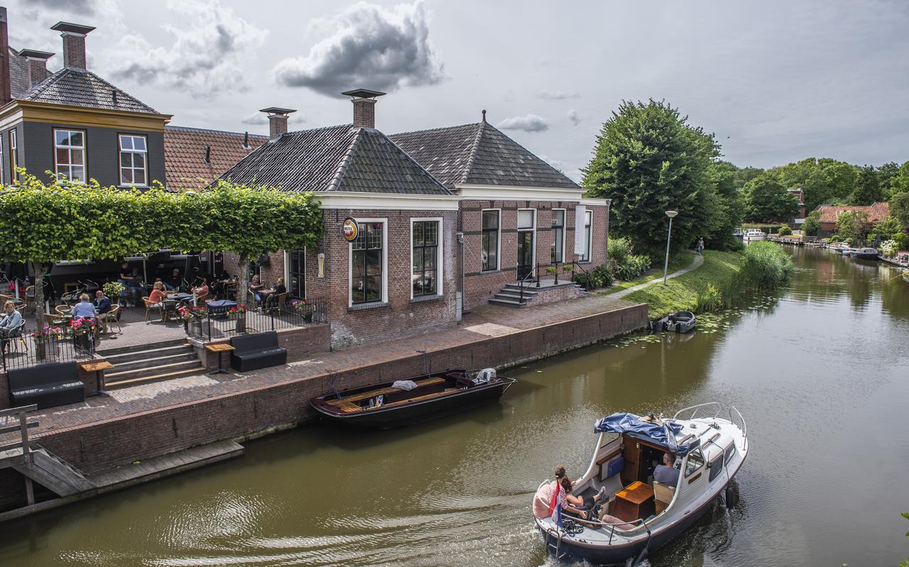 Winsum maakt kans door de ANWB als mooiste dorp van Nederland te worden uitgeroepen. Nu de krapte op de woningmarkt steeds groter wordt, breiden Stadjers hun woningjacht uit in een ring steeds wijder rond Groningen.