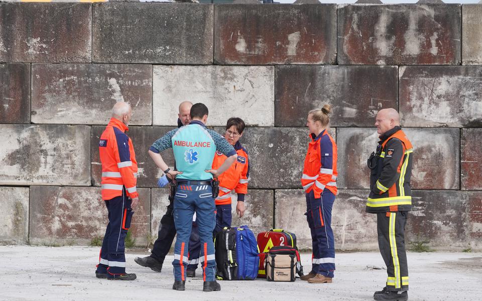 Ernstig ongeval bij betonbedrijf Olthof in Sappemeer, persoon bekneld.