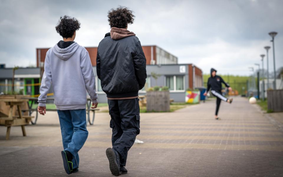Alleenstaande minderjarige asielzoekers in de opvang in Ter Apel.