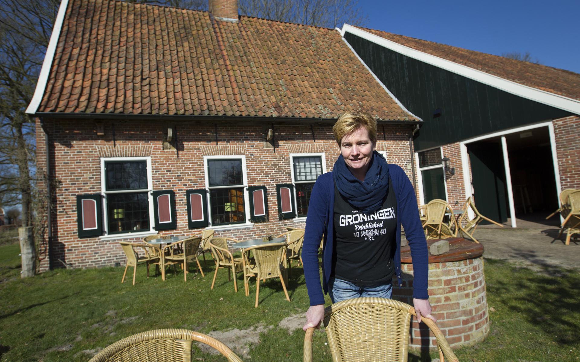 Margriet Nieuwenhuis is blij met haar horecaleven in de eeuwenoude boerderij in Smeerling.