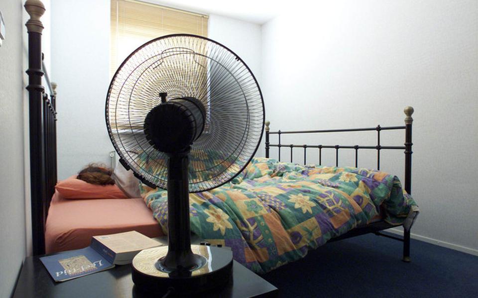 Een simpele tip van de slaapdeskundige: hou je slaapkamer zo koel mogelijk.