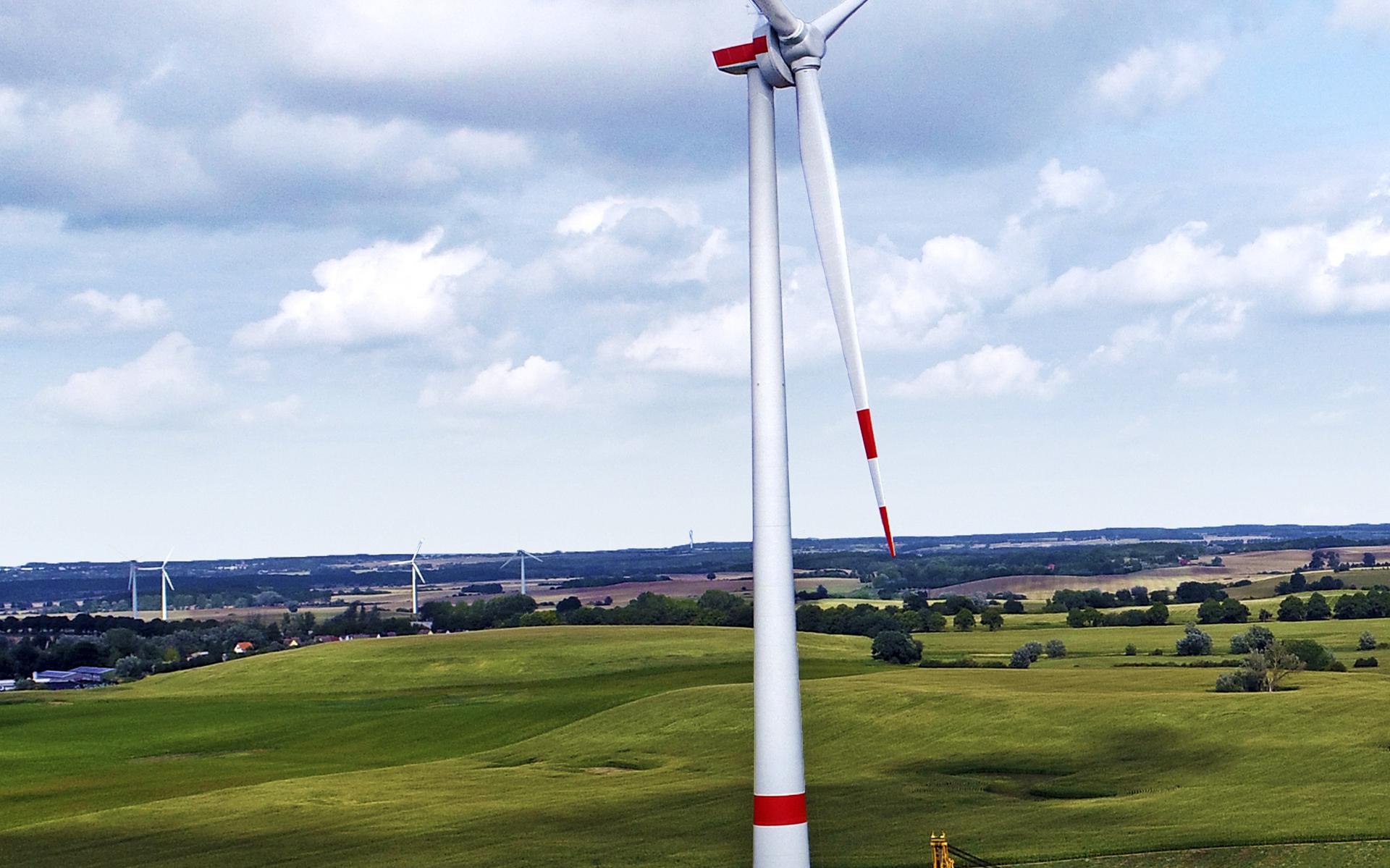 Het type windmolen van Enercon dat gebruik gaat worden voor de waterstofmolen van Hygro. FOTO ENERCON
