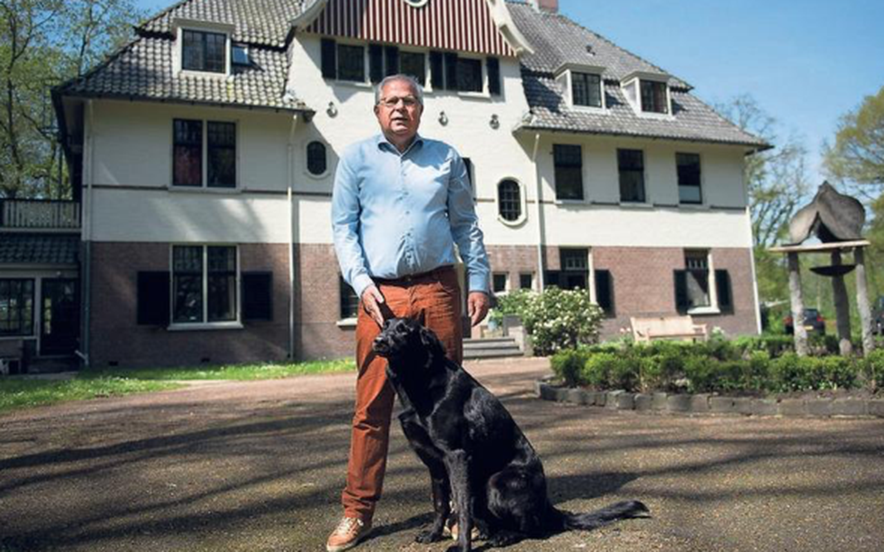 Harry van de Pol op zijn landgoed De Lariks. FOTO JASPAR MOULIJN Harry van de Pol op zijn landgoed De Lariks. FOTO JASPAR MOULIJN