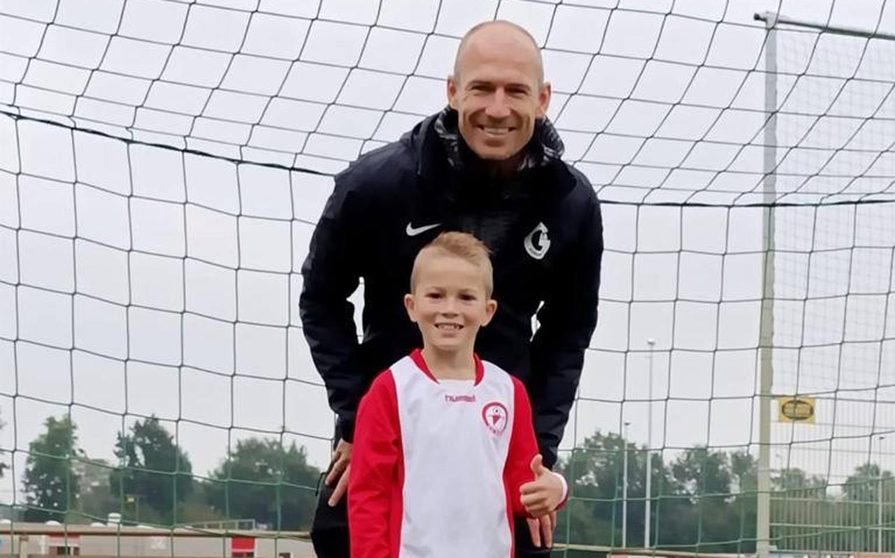 Liam tijdens een eerdere ontmoeting met Robben. Liam tijdens een eerdere ontmoeting met Robben.