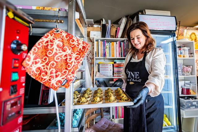 Ine (53) uit Wedde keert terug bij Heel Holland Bakt in nieuw seizoen vol oud-deelnemers